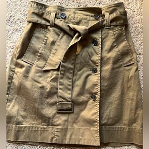 Ann Taylor skirt. Size 0. Runs large.